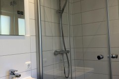 Thal-Bad-mit-Dusche